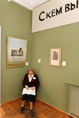 Доглядачка