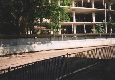 Недобудували. З серії "Великі вони"