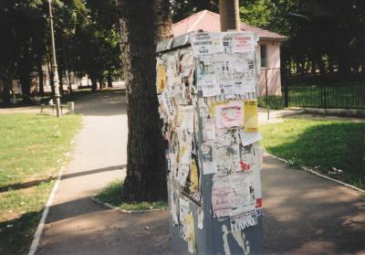Понаклеювали. З серії "Великі вони"