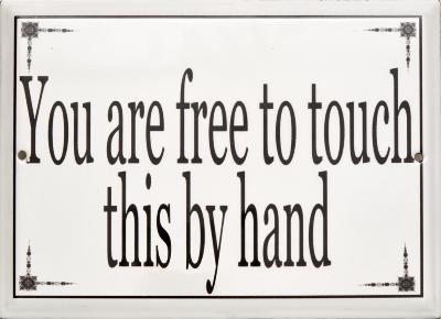 Ви можете вільно торкатися цього рукою (You are free to touch this by hand)